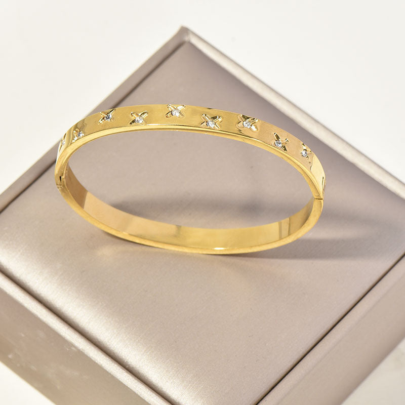 Retro Sunflower Diamond-Encrusted Bracelet Gold Polished Cuff