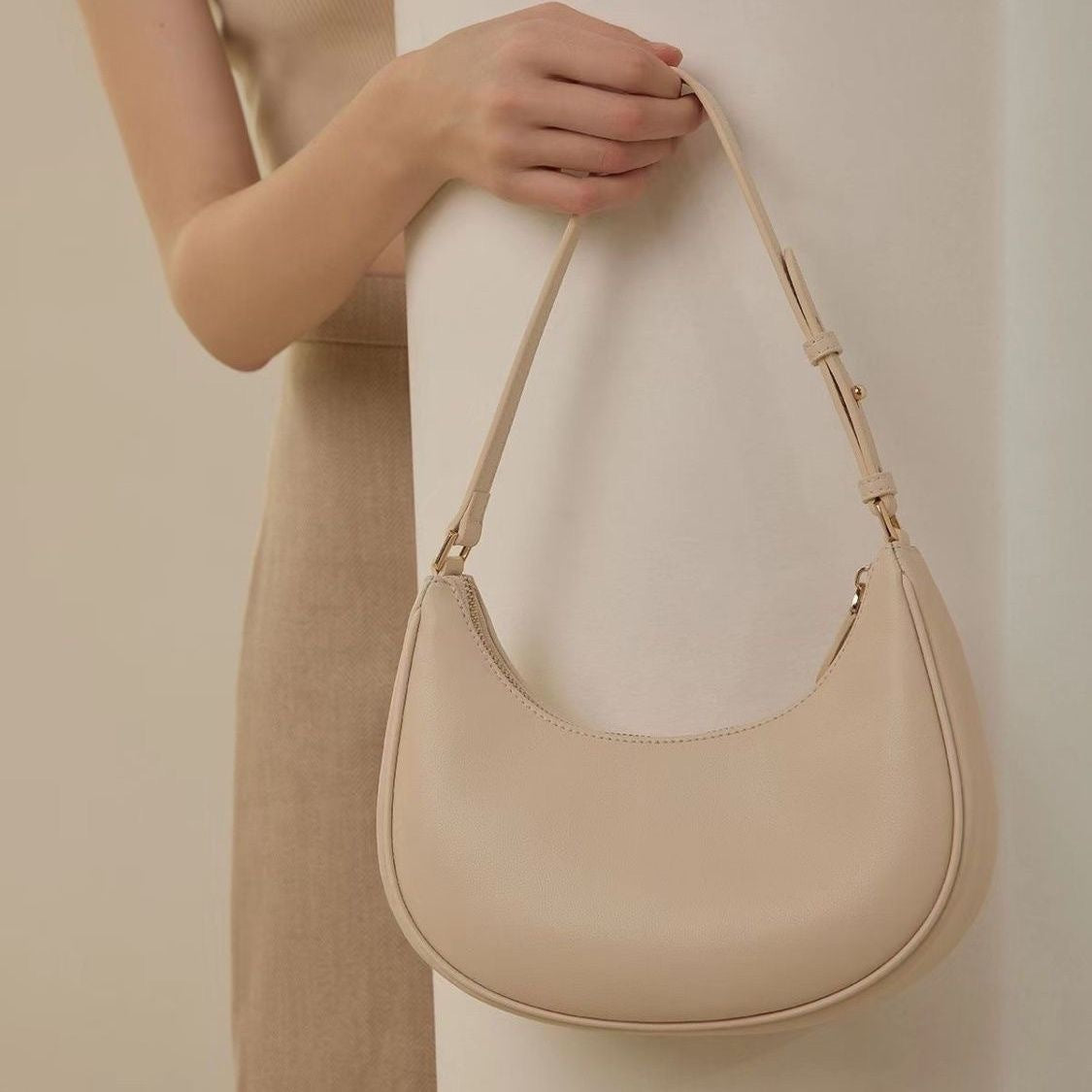 Womens Summer Shoulder And Tote Bag With A Niche Design Baguette Style
