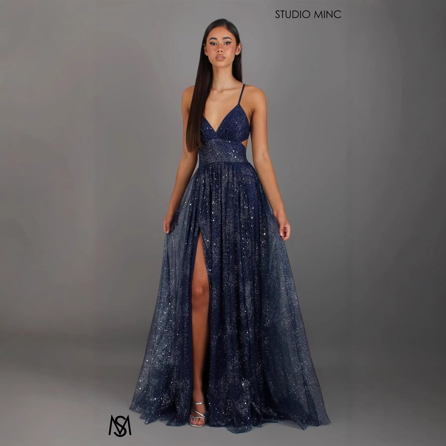 Womens Sleeveless Strapless Maxi Dress With A Flared Hem