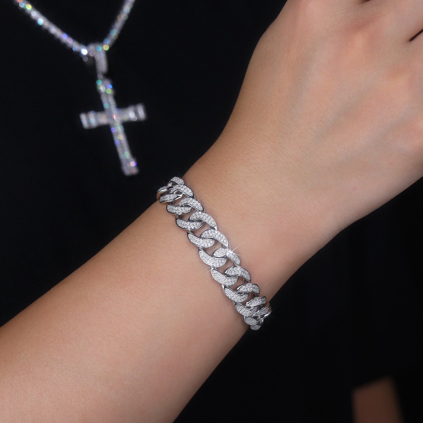 Set With Top-quality Moissanite, This Luxurious And Fashionable Light Luxury Jewelry Silver Bracelet Is Made Of S925 Silver Electroplated With Platinum