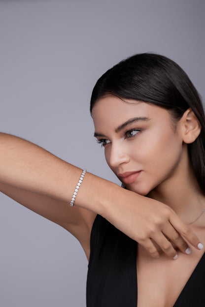 Set With Top-quality Moissanite, This Luxurious And Fashionable Light Luxury Trend Jewelry Silver Bracelet Is Made Of S925 Silver Electroplated With Platinum