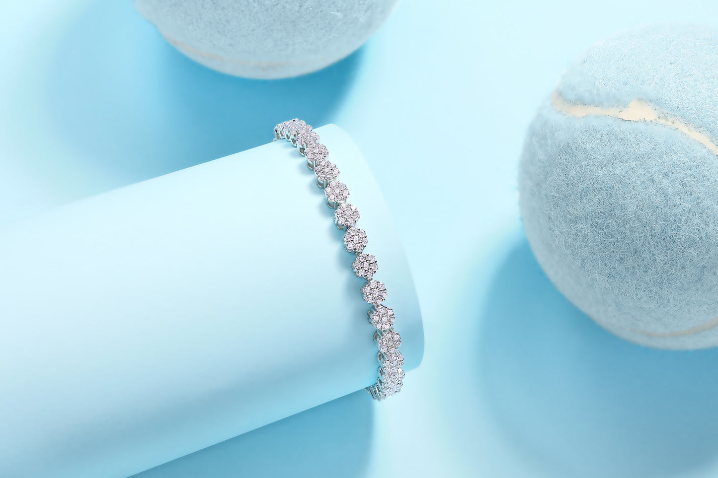 Set With Top-quality Moissanite, This Luxurious And Fashionable Light Luxury Trend Jewelry Silver Bracelet Is Made Of S925 Silver Electroplated With Platinum
